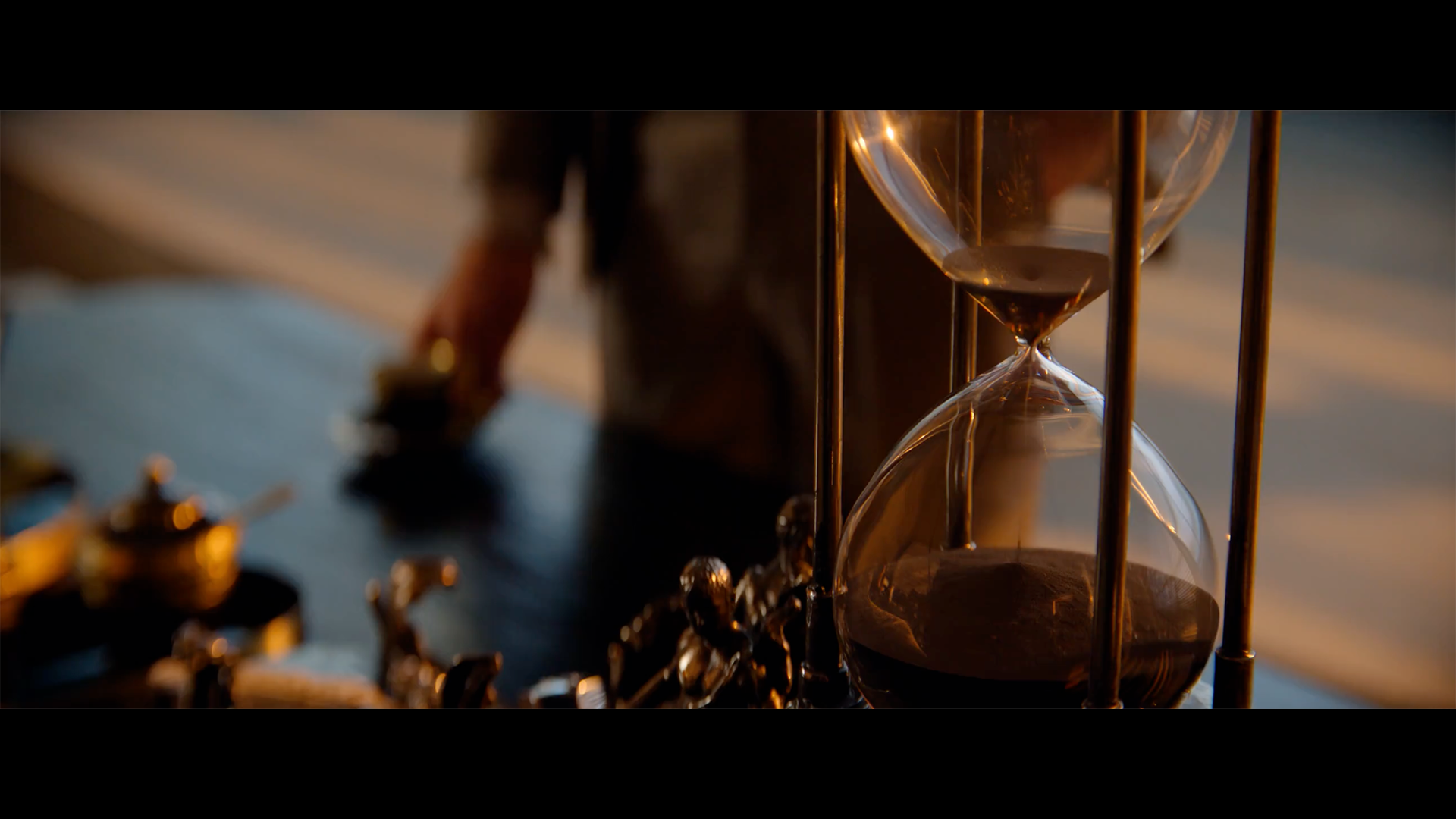 CG sand and sandglass on John Wick : Chapter 4 made by The Yard VFX.