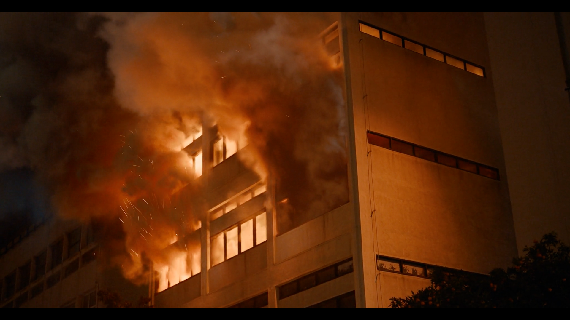 After Shot of Greek Salad, the new series directed by Cedric Klapisch, featuring CG fire effects (FX) by The Yard VFX