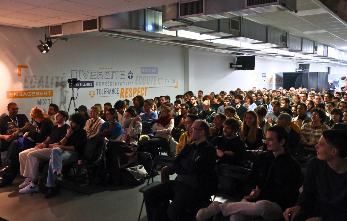 Fully packed room for the first Paris Houdini HUG during the first Paris Houdini HUG event during which Fabian Nowak, head of FX at the France-based VFX studio The Yard, presented the work done on the effects simulations for The Rings of Power Season 2, which was awarded best VFX in a series and Best FX Simulations at the 2025 Genie Awards ceremony, held during PIDS 2025.