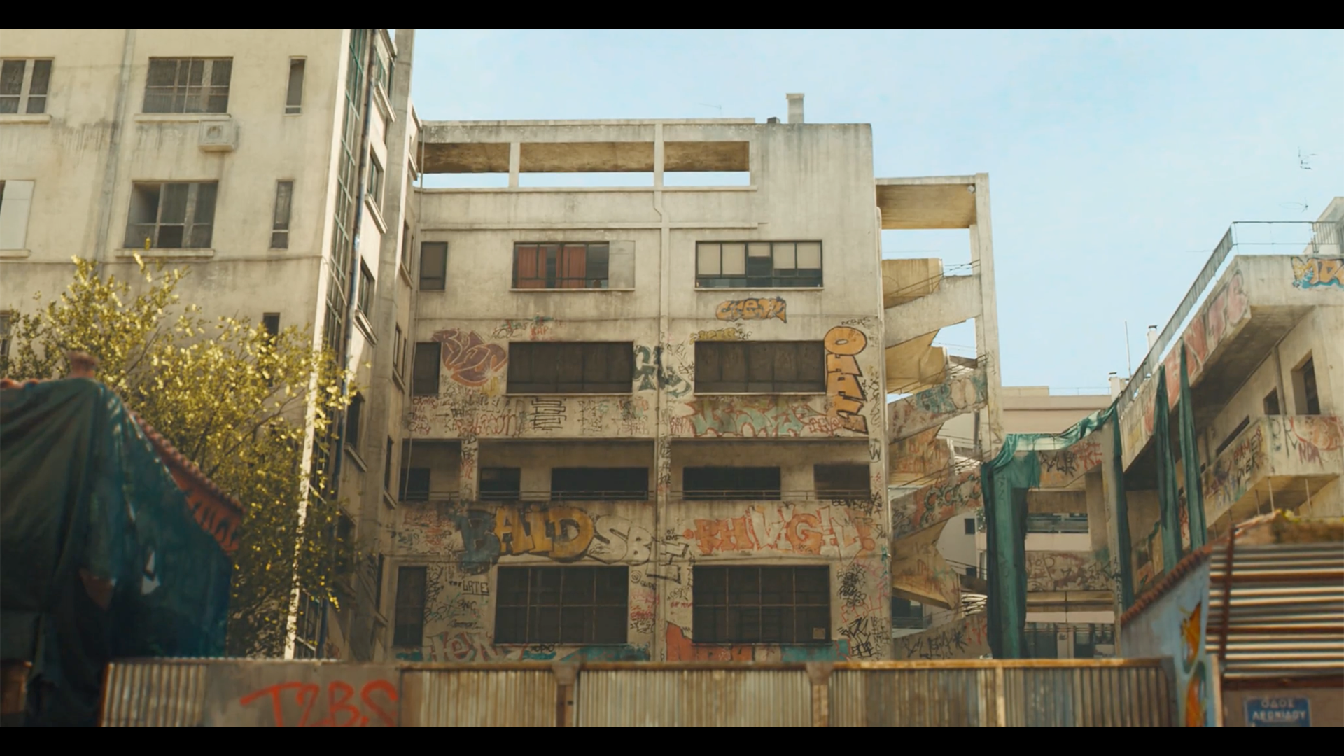 Final shot of Greek Salad, the new series directed by Cedric Klapisch, featuring matte painting by The Yard VFX