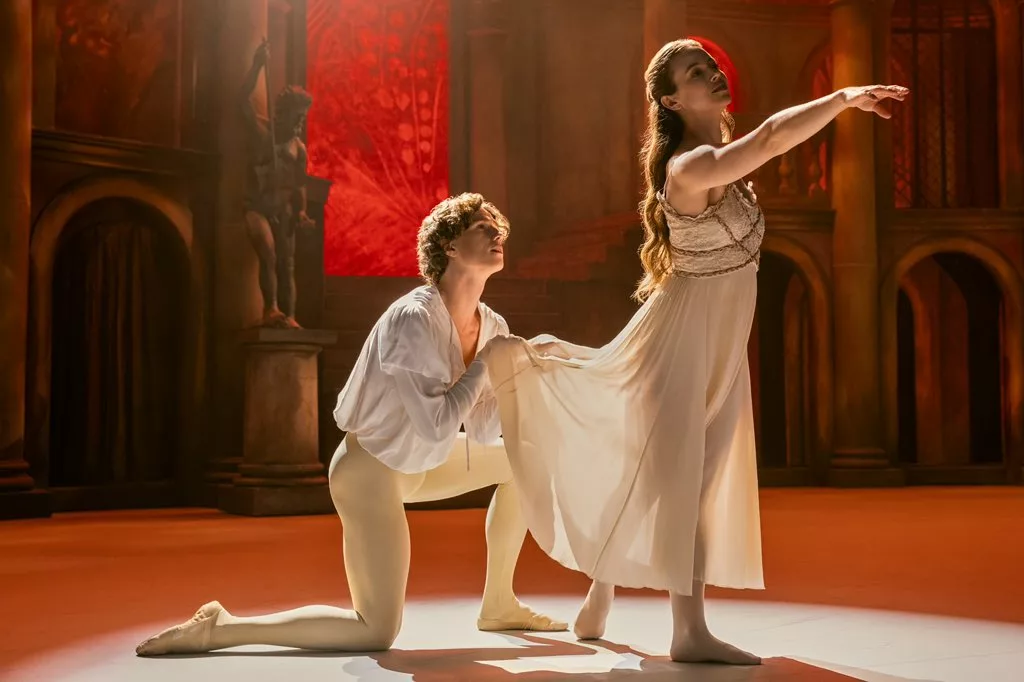 The France-based VFX studio The Yard has provided VFX services on "Etoile", the latest series created by Amy Shermann-Palladino and Daniel Palladino, now streaming on Prime Video.