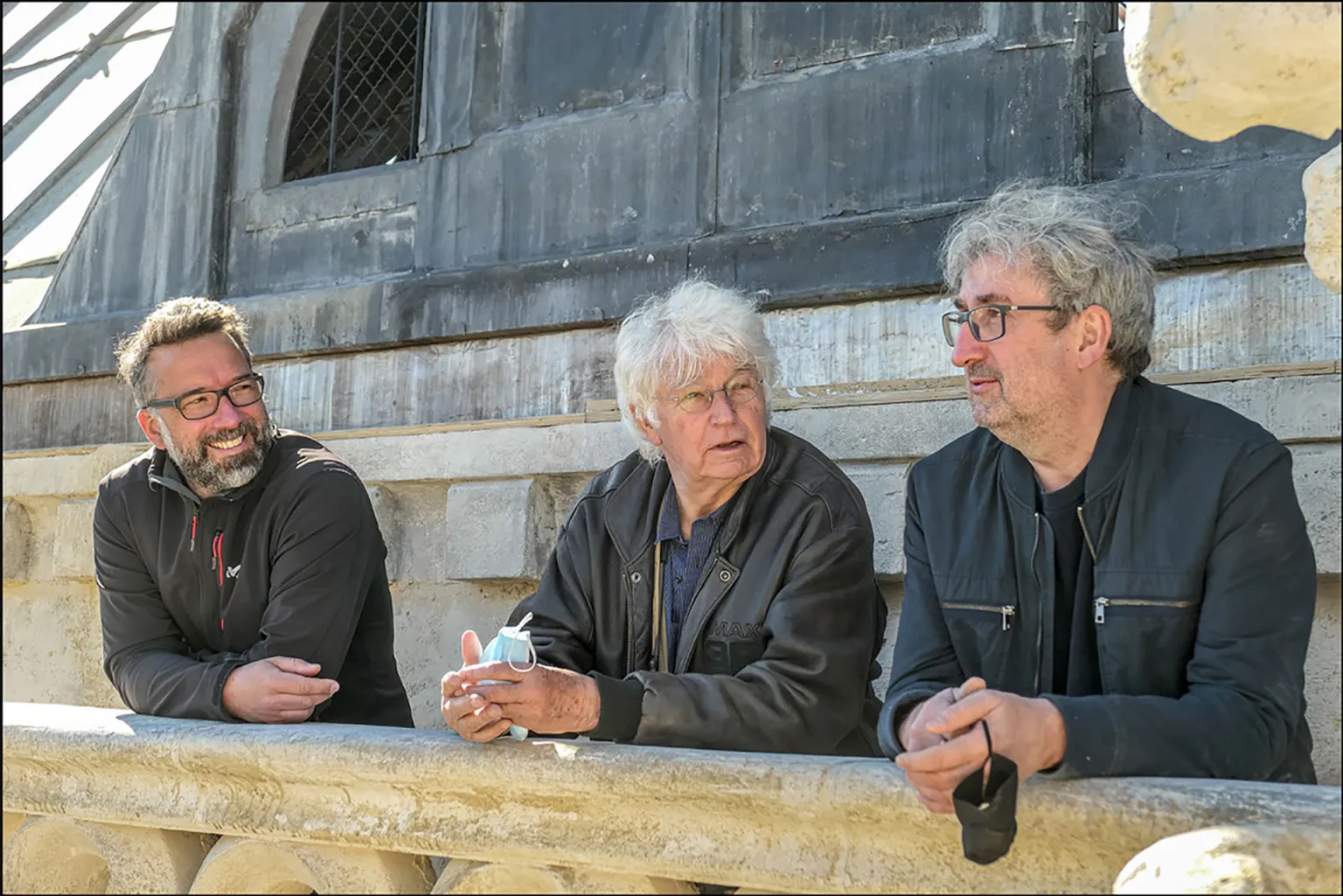 Laurens Ehrmann is present on the live shooting of Notre Dame on Fire, directed by Jean-Jacques Annaud, with chief set designer and decorator Jean Rabasse. The VFX of Notre Dame on Fire, the VFX of Notre Dame Brule, are made by The Yard VFX.