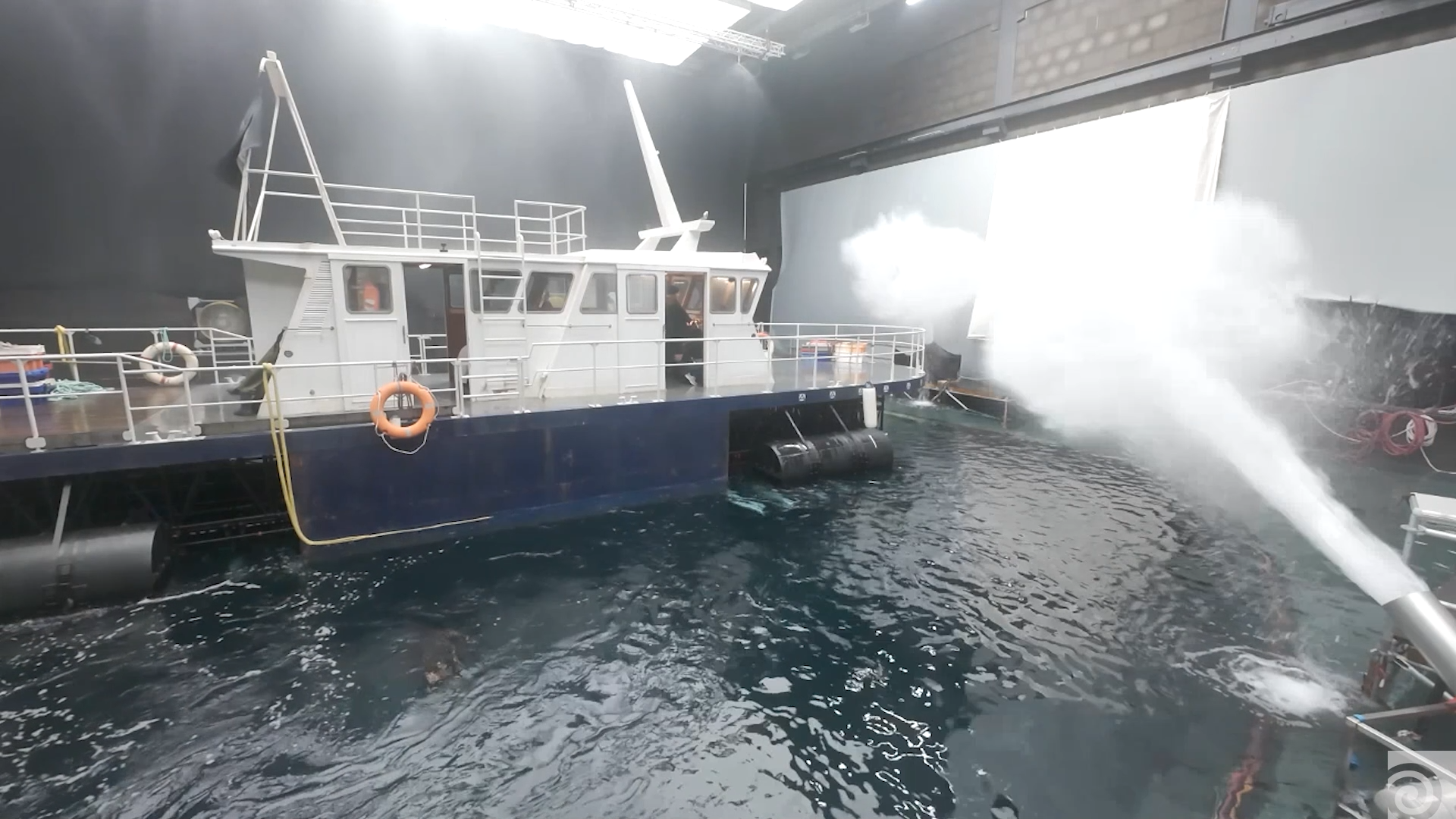 To shoot the stormy sea sequence of Etoile, the set team used giant water cannons to define practical movements, that were then enhanced by The Yard VFX in post-production.