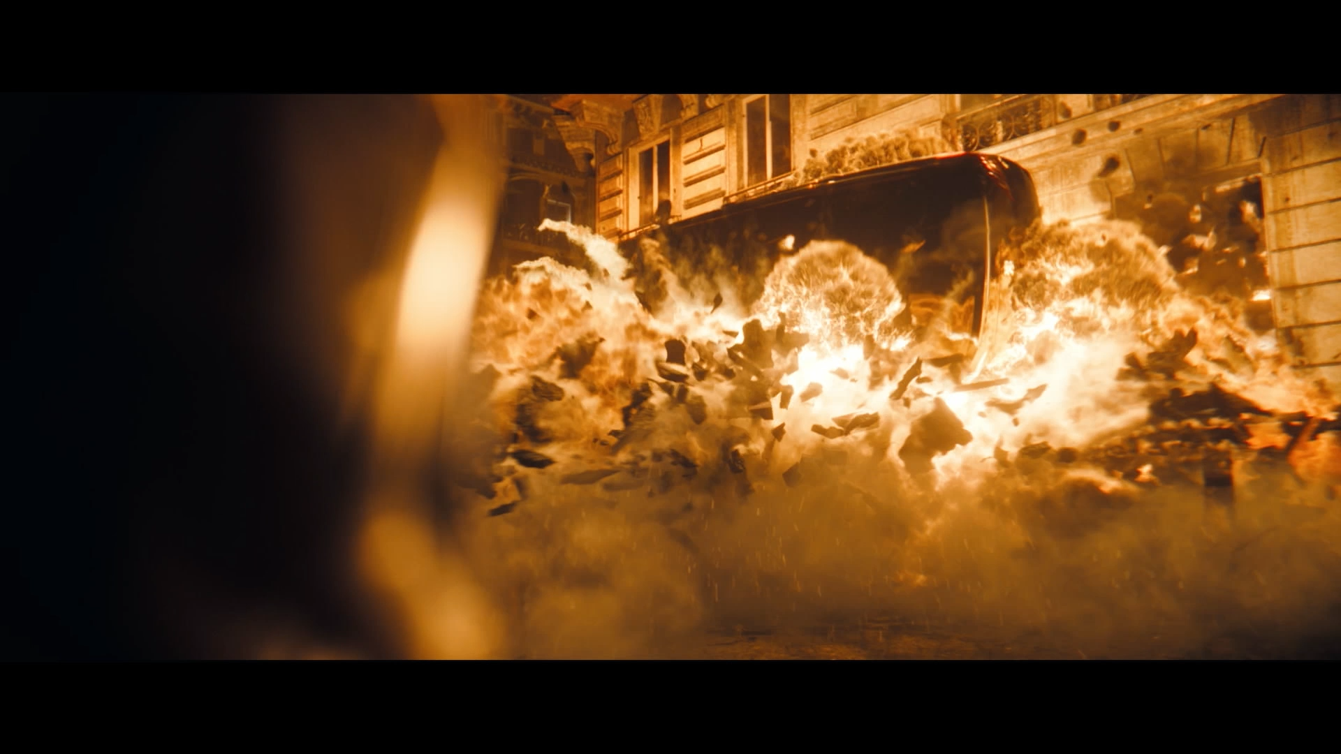 For Albert Dupontel's Second Tour, the team of The Yard VFX crafted extensive effets simulations including car explosion.